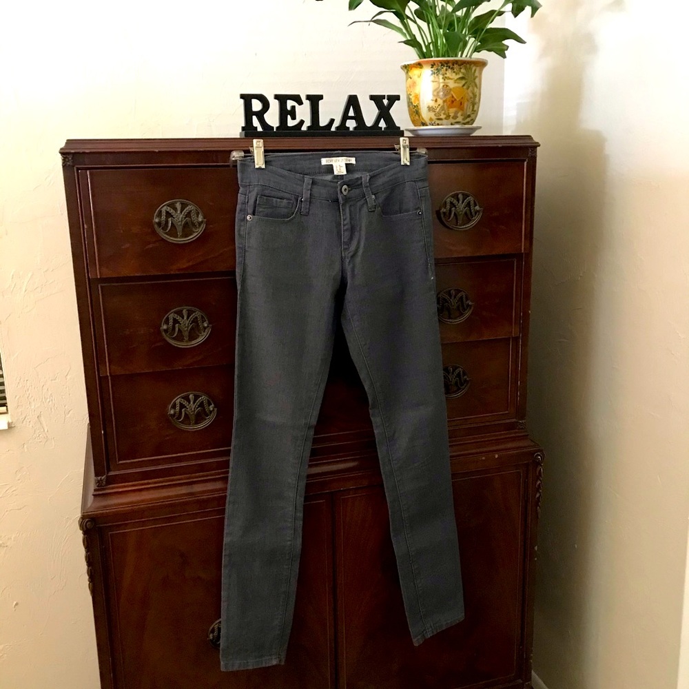 SOLD!! Forever 21 Denim Gray Straight Leg/Skinny Jeans Size Petite 24